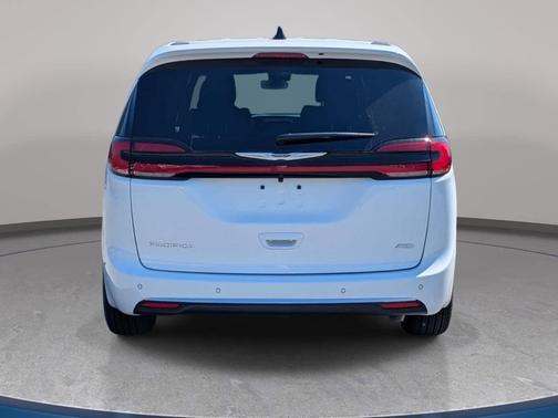 Bright White Clearcoat 2026 Chrysler Pacifica L