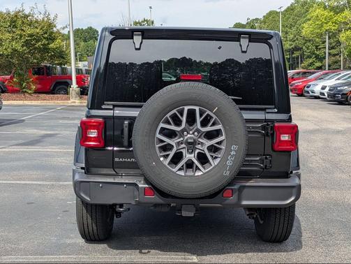 2025 Jeep Wrangler 4-Door Sahara 4x4