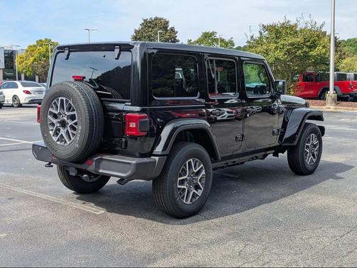 2025 Jeep Wrangler 4-Door Sahara 4x4