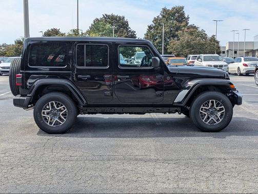 2025 Jeep Wrangler 4-Door Sahara 4x4