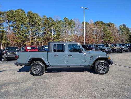 2026 Jeep Gladiator Sport S
