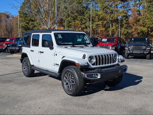 2026 Jeep Wrangler 4-Door Sahara 4x4