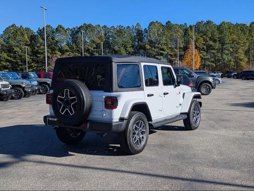 2026 Jeep Wrangler 4-Door Sahara 4x4