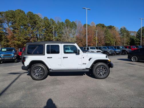 2026 Jeep Wrangler 4-Door Sahara 4x4