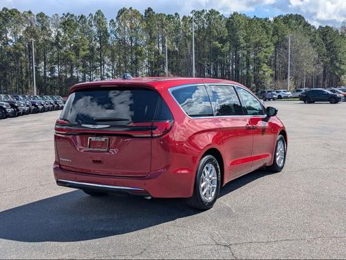 Red Hot Pearlcoat 2026 Chrysler Pacifica L
