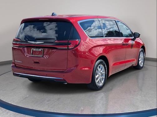 Red Hot Pearlcoat 2026 Chrysler Pacifica L