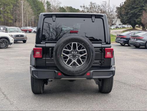 2026 Jeep Wrangler 4-Door Sahara 4x4