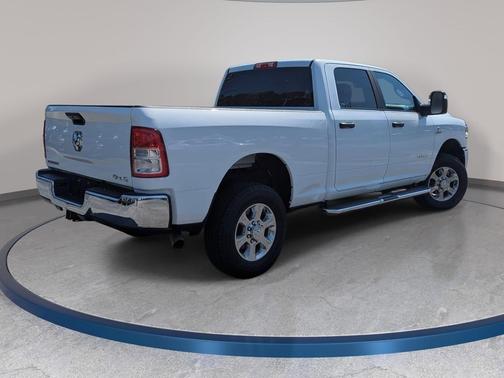 Bright White Clearcoat 2024 RAM 2500 Big Horn Crew Cab 4x4 6'4' Box