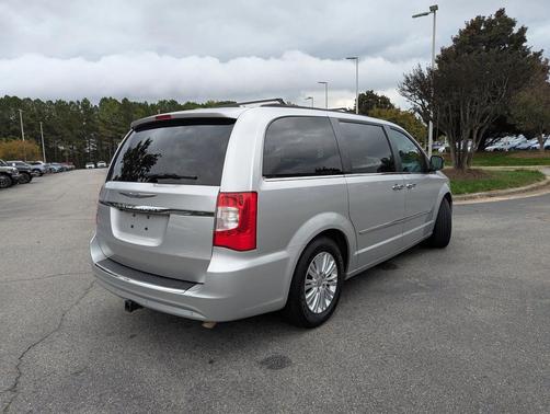 2012 Chrysler Town & Country Touring-L
