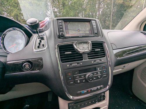 2012 Chrysler Town & Country Touring-L