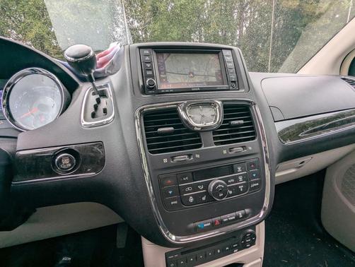 2012 Chrysler Town & Country Touring-L
