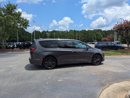 2020 Chrysler Pacifica Touring