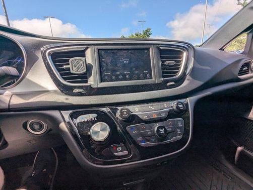 2020 Chrysler Pacifica Touring