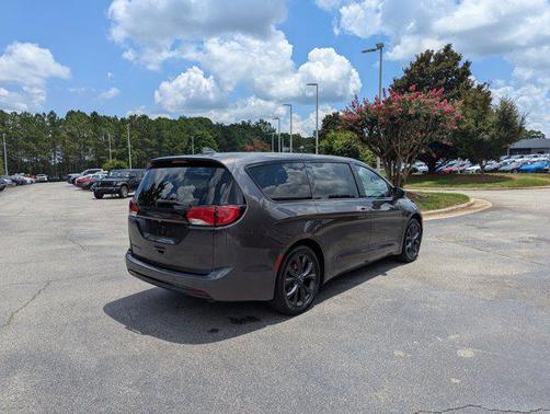 2020 Chrysler Pacifica Touring