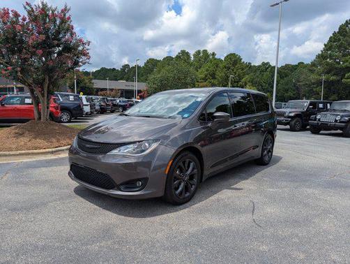 2020 Chrysler Pacifica Touring