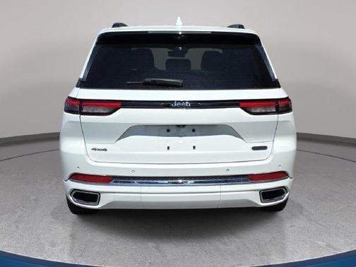 Bright White Clearcoat 2023 Jeep Grand Cherokee Overland
