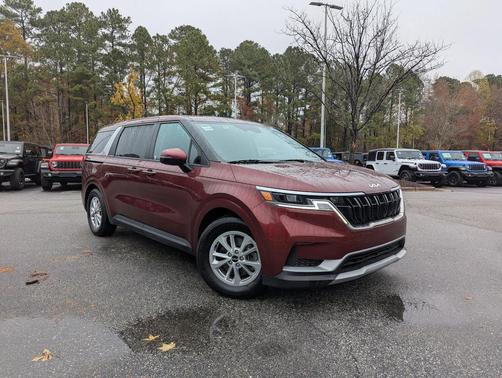 2024 Kia Carnival LX