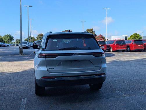 2023 Jeep Grand Cherokee Laredo