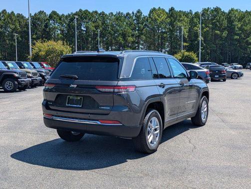 2025 Jeep Grand Cherokee Laredo