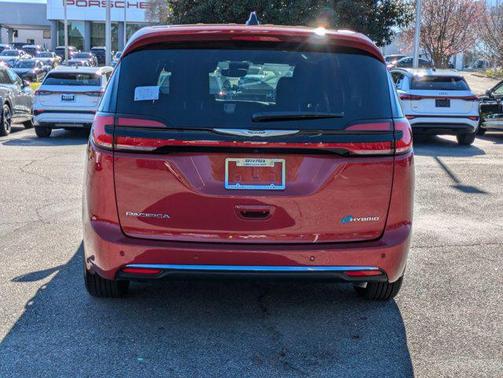2025 Chrysler Pacifica Hybrid Select
