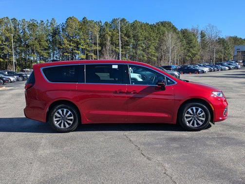 2025 Chrysler Pacifica Hybrid Select
