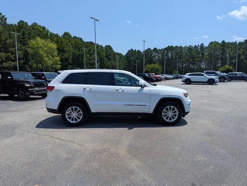 2022 Jeep Grand Cherokee Laredo