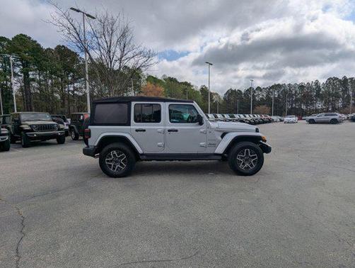 2024 Jeep Wrangler 4-Door Sahara 4x4