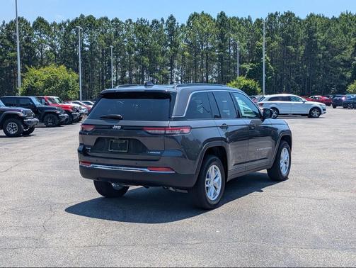 2025 Jeep Grand Cherokee Laredo
