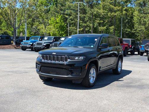 2025 Jeep Grand Cherokee Laredo