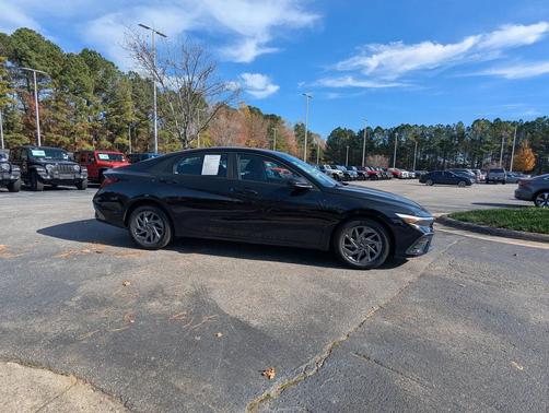 2024 Hyundai ELANTRA SEL