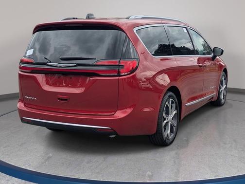 Red Hot Pearlcoat 2026 Chrysler Pacifica L