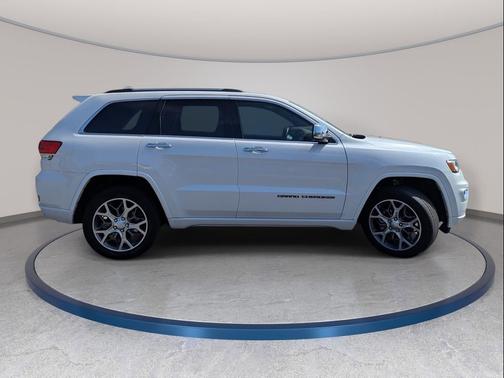 Ivory 3-Coat 2021 Jeep Grand Cherokee Overland