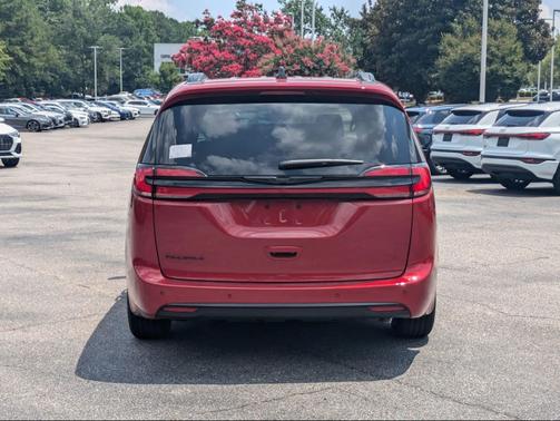 2025 Chrysler Pacifica L