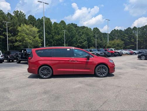 2025 Chrysler Pacifica L