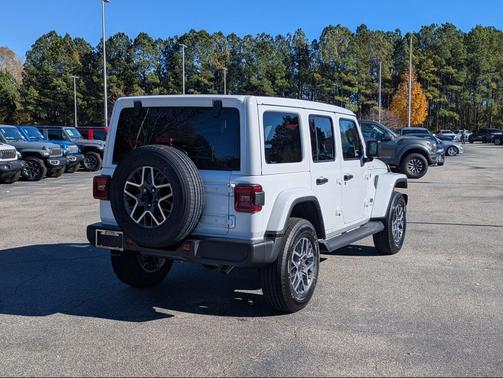 2026 Jeep Wrangler 4-Door Sahara 4x4