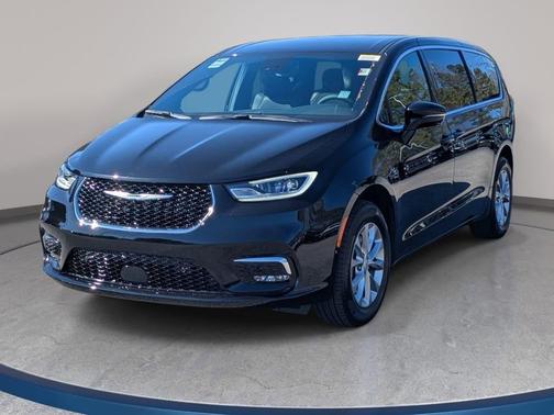 Diamond Black Crystal Pearlcoat 2026 Chrysler Pacifica L