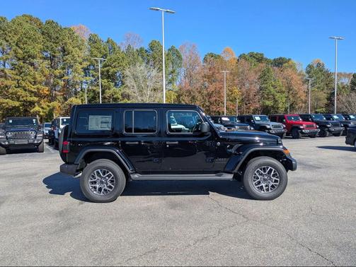 2026 Jeep Wrangler 4-Door Sahara 4x4