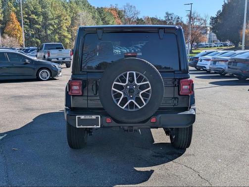 2026 Jeep Wrangler 4-Door Sahara 4x4