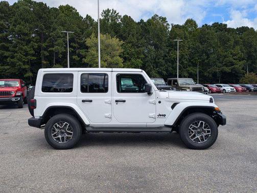 2025 Jeep Wrangler 4-Door Sahara 4x4