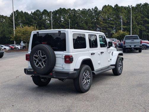 2025 Jeep Wrangler 4-Door Sahara 4x4