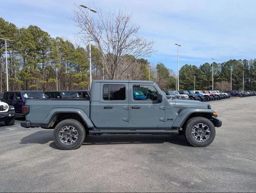 2026 Jeep Gladiator Sahara 4x4