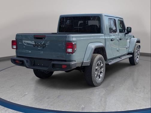 Anvil Clearcoat 2026 Jeep Gladiator Sahara 4x4
