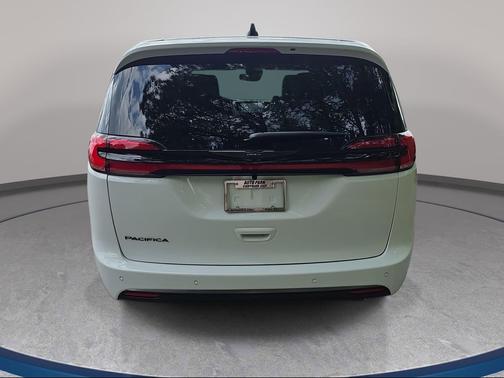 Bright White Clearcoat 2026 Chrysler Pacifica L