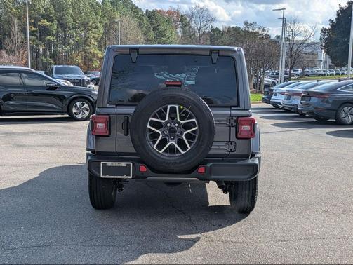 2026 Jeep Wrangler 4-Door Sahara 4x4