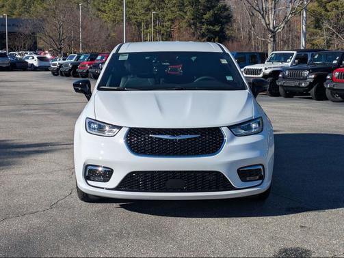 2026 Chrysler Pacifica L