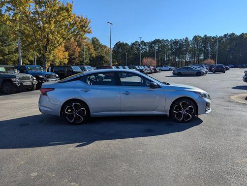 2023 Nissan Altima SR FWD