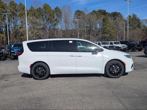 2026 Chrysler Pacifica Limited