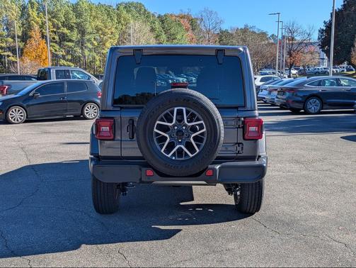 2026 Jeep Wrangler 4-Door Sahara 4x4