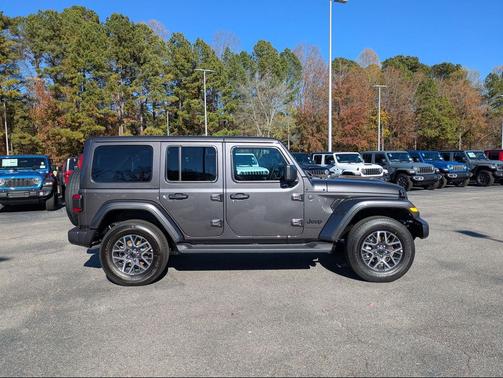 2026 Jeep Wrangler 4-Door Sahara 4x4