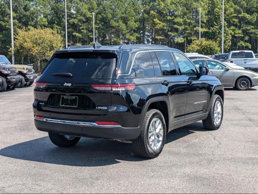 2025 Jeep Grand Cherokee Laredo
